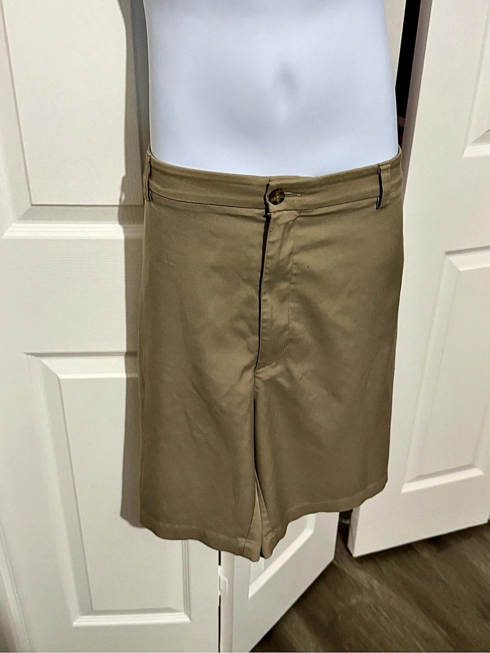 Roundtree and Yorke Men's Flat Front Shorts in Brown Like New 44b